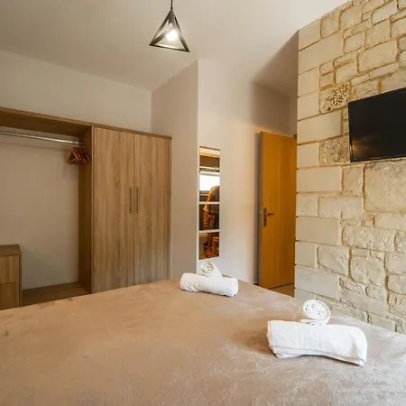 Renaissance Modern Stone House At - Private Pool *