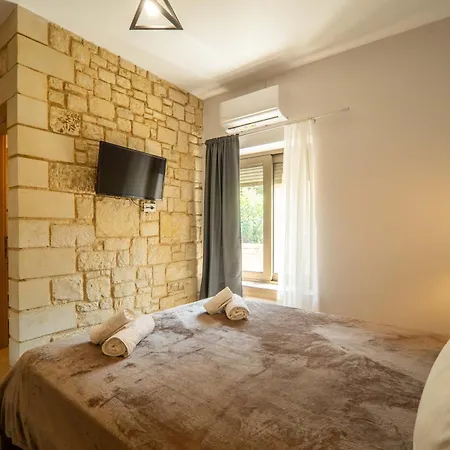 בית כפרי Renaissance Modern Stone House At - Private Pool